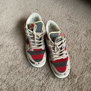 I’m selling sneakers a dunks shoes know as Gucci shoes